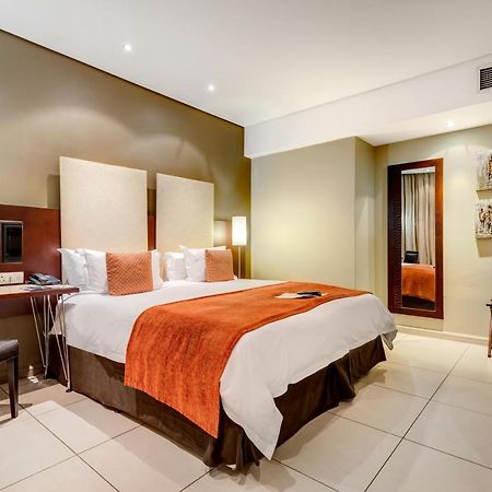 Protea Hotel By Marriott Transit O.R. Tambo Airport Kempton Park Kültér fotó