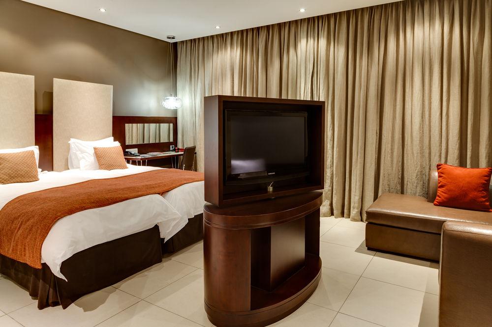 Protea Hotel By Marriott Transit O.R. Tambo Airport Kempton Park Kültér fotó